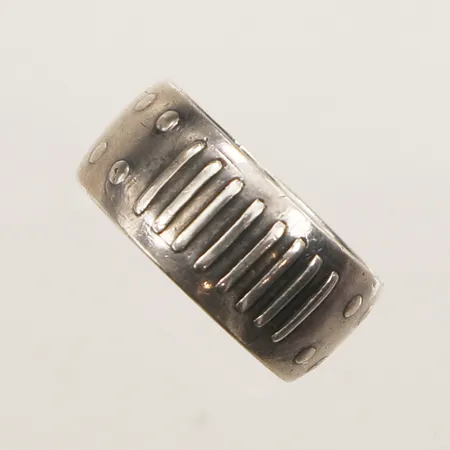 Ring, mönsterdekor, stl ca 18¼, bredd 9mm, Unto Olavi Tarkkanen, Tarkkanen Oy, Helsingfors, 1966, 813/1000 silver Vikt: 6,3 g