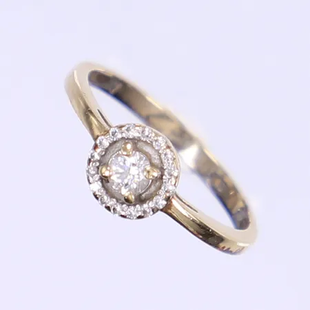 Ring med diamanter totalt 0,20ctv enligt certifikat, Auroria Diamonds, nr: 551910300412531490, stl 16¼, bredd 2-6mm, missfärgningar på skena, med etui samt box, 14K 