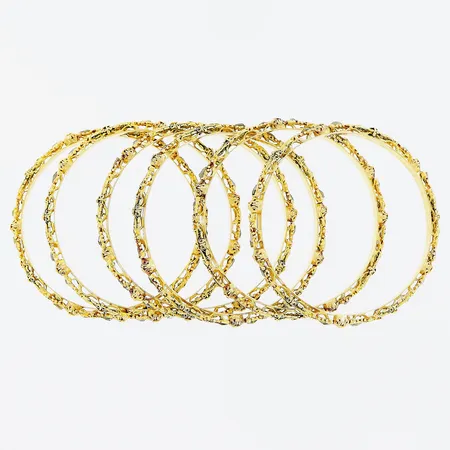 6 armringar, gröna stenar, Ø57mm, bredd 4mm, 1 sten saknas, tillverkningsdefekter, 21K.  Vikt: 92 g