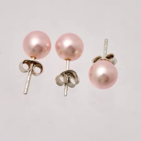 1½ par pärlörhängen i silver, mått Ø6,8mm, 925/1000, vikt 1,19g.