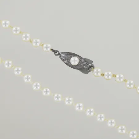 Pärlhalsband sötvatten, längd 42 cm, bredd 2 mm, silver 925/1000 Vikt: 8,3 g