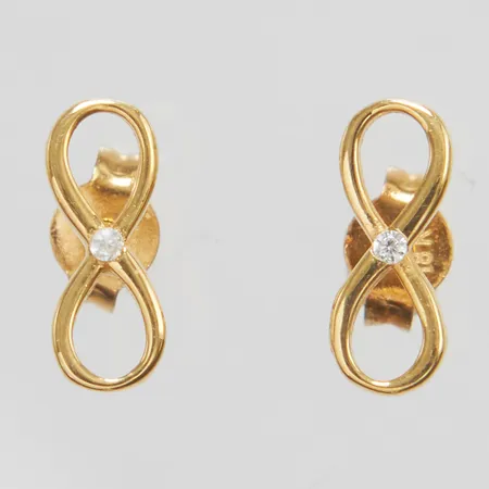 Ett par örhängen, infintity, vita stenar, ca 9,8 x 3,8mm, skeva stift, 18K Vikt: 1 g