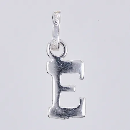 Hänge, bokstaven E, längd: ca 1,6cm, bredd: ca 6mm, GHA, 925/1000 silver Vikt: 0,4 g