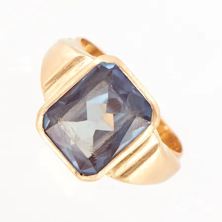 Klackring med trolig ametist, stl 17¼, bredd: 5-12mm, 18K Vikt: 6 g