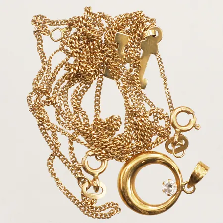 Två kedjor, trassliga, två hängen, defekt, 18K Vikt: 5,7 g