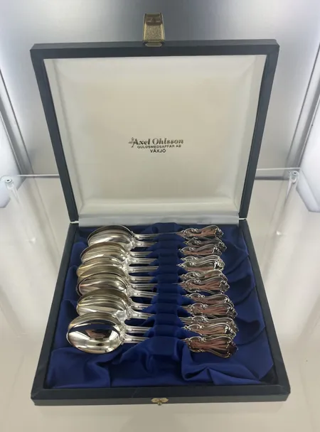 12 st dessertskedar Olga GAB, längd 16 cm, silver 830/1000 Vikt: 457,5 g Skickas med postpaket.