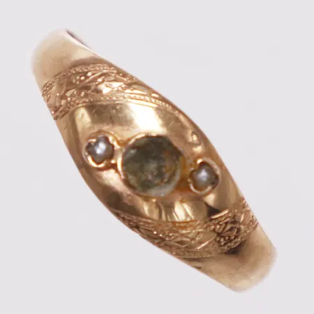 Ring, odlade pärla, stl 17½, sten saknas, skev, defekt skena, 18K Vikt: 0,8 g
