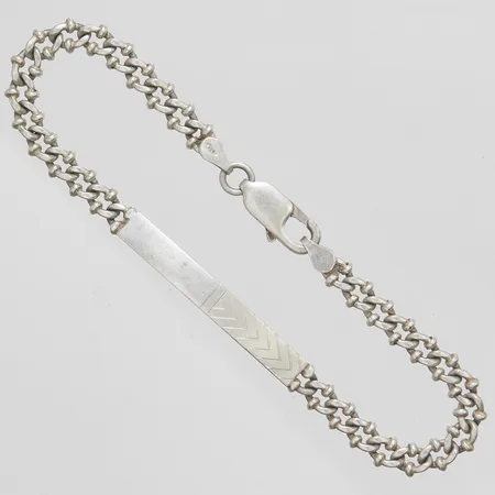 Armband bricka, längd ca 21cm, bredd 5,5-6mm, 925/1000 silver Vikt: 14,5 g