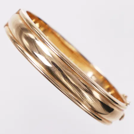 Armband, stelt, ovalform Øca62x50mm, bredd12,5mm, finska stämplar, säkerhetskedja, gravyr, repor, 14K Vikt: 22,1 g