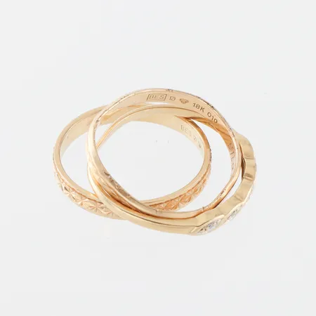 Trasigt guld,18k. Vikt: 6,4 g