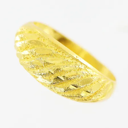 Ring, stl 19½, bredd 2,5-8,5mm, skev skena, 23K Vikt: 3,8 g