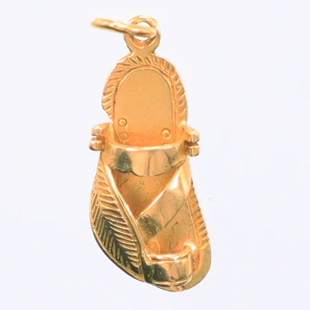 Hänge, längd: 2,5cm, bredd: 7-10mm, 18K.  Vikt: 2,5 g