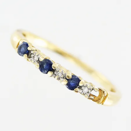 Ring, 8/8-slipade diamanter 3 x ca 0,005ct, stl 18½, blå stenar, en sten saknas, 18K Vikt: 1,9 g