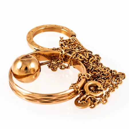 Diverse defekt/graverat guld i 18K. Vikt: 6,4g.