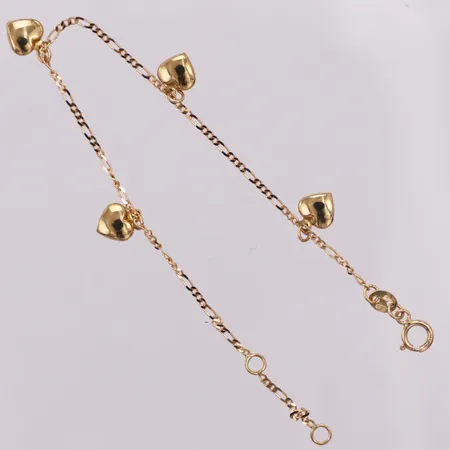 Armband, Figaro, fyra hjärtberlocker, längd 13,5/15,5cm, bredd 1,2mm, Guldfynd, missfärgade lås, 18K Vikt: 1,2 g