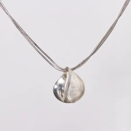 Collier, Ormlänk, tvåradig, längd 43-45cm, bredd 2mm, GHA, hänge med delvis satinerad yta, 23x19,5mm, Guldfynd, silver 925/1000 Vikt: 11,7 g