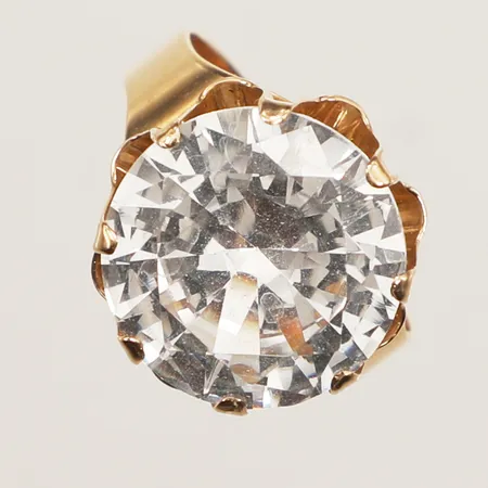 Ring, vit syntetisk spinel, stl 17¾, bredd 15,3mm, 18K Vikt: 5,2 g