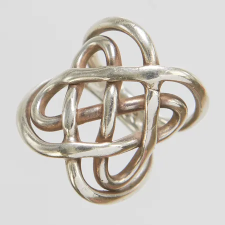 Ring, stl 17, bredd 4-23,5mm, skev, 925/1000 silver Vikt: 8,6 g