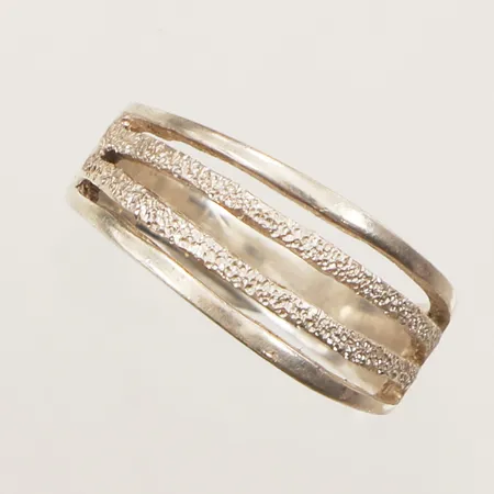 Ring, stl 19, bredd 9,6mm, 925/1000 silver Vikt: 4,2 g