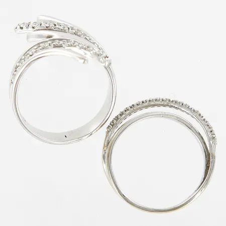 Två ringar, vitguld, saknar stenar, skevheter, 18K,  Vikt: 10,2 g