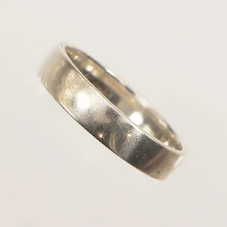  Ring, slät, stl 17, bredd 4,1mm, GHA, 925/1000 silver  Vikt: 2,4 g