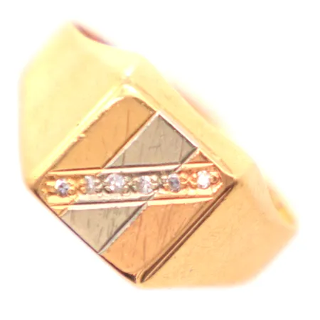 Klackring med vita stenar, tvåfärgad, ca Ø17½, något skev, 18K.   Vikt: 3,5 g