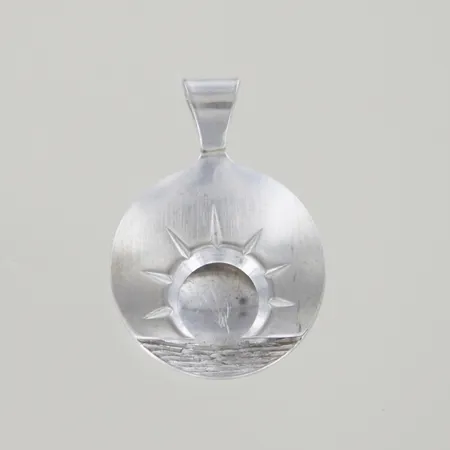 Hänge, längd 2,7 cm, bredd 1,9 cm, silver 925/1000 Vikt: 3 g