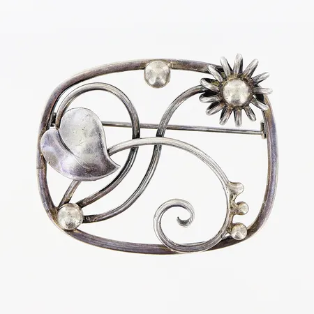 Brosch, blomma och löv, 54x37mm, silver 830/1000. Vikt: 12,6 g