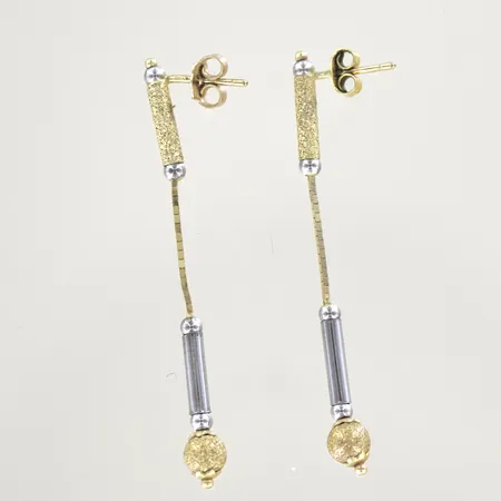 Ett par örhängen 2 färger, längd 5 cm, 14K  Vikt: 2,9 g