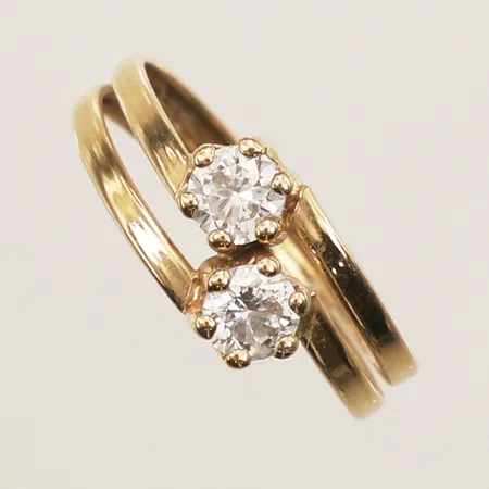 Ring vita stenar, stl 16¼, bredd 7,3mm, GHA, 18K  Vikt: 1,2 g