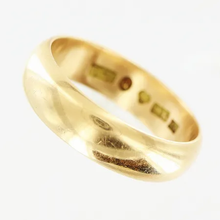 Ring, slät, stl 19, bredd 5,5mm, 18K. Vikt: 6,9 g