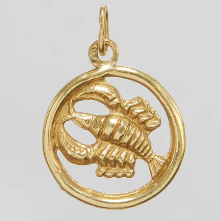 Hänge, längd ca 22mm inkl ögla, bredd 5,8mm, slitage, 18K Vikt: 0,6 g