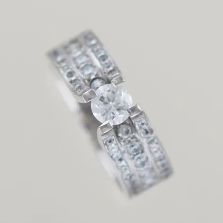 Ring med stenar, Ø 20 mm, bredd 3,6 mm, 18K  Vikt: 6,6 g