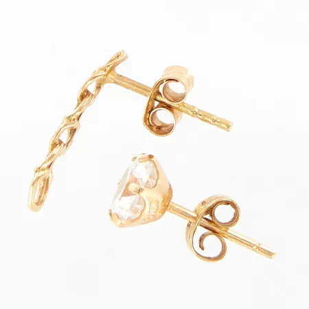 Udda örhängen, Bismarck 13mm, bredd:4mm, med sten Ø6mm, 18K  Vikt: 1,1 g