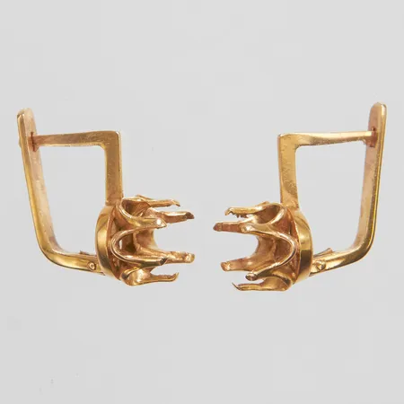 Ett par örhängen, saknar stenar, defekta, 14K Vikt: 4 g