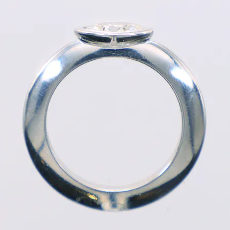 Ring vitguld, navettslipad diamant, enligt gravyr 0,69ct, W/P, Ø16¼, 18K   Vikt: 6,2 g