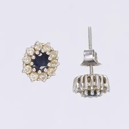 Ett par örhängen med vita och blå stenar, Ø8mm, vitguld, 18K Vikt: 2,7 g