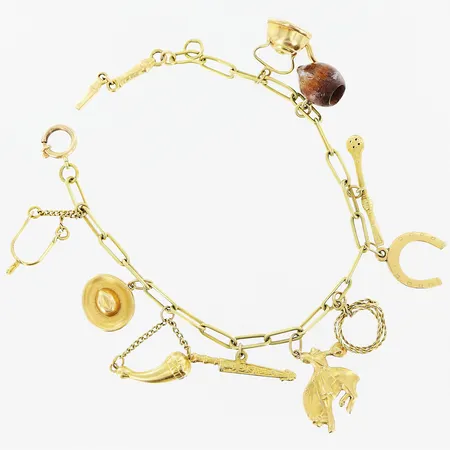 Armband, 18,5cm, bredd 3mm, 11 berlocker, 1 berlock i trä, skevheter, 18K. Bruttovikt: 15,2gram.  Vikt: 15,2 g