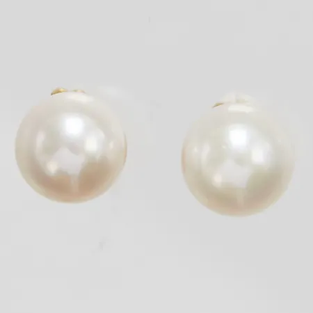 Ett par örhängen odlade saltvattenpärlor, Ø 5,5mm, 18K Vikt: 1 g
