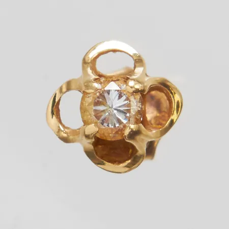 Udda örhänge, vit sten, defekt, 18K Vikt: 0,6 g