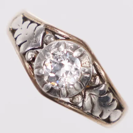 Ring, diamant 1xca0,50ct, gammalslipad, silverdetaljer på ovanpå, avklippt skena, 18K Vikt: 4,2 g