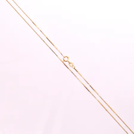 Kedja, längd: 42cm, bredd: 1mm, 18K.  Vikt: 2,3 g
