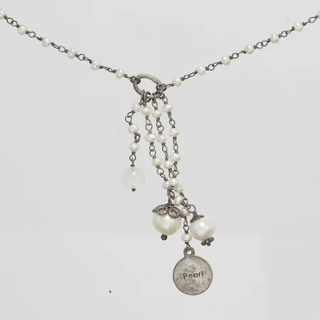 Collier, odlade sötvattenpärlor, längd ca 54,5cm, bredd 3-62mm, Kumkum, 925/1000 silver, bruttovikt: 11,4g.