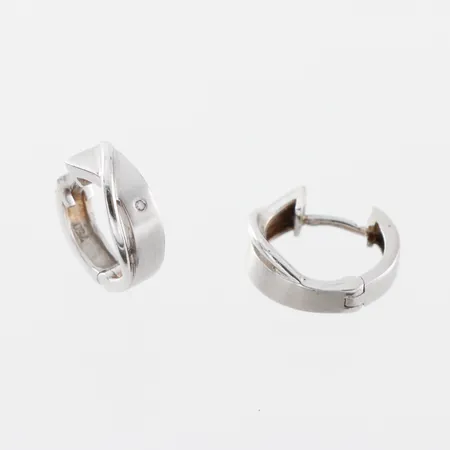 Örhängen paret,vitguld, diameter ca 13.1 mm,18k. Vikt: 3,7 g