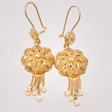 1par örhängen i 18K guld, mått 19x63mm, vikt 7,64g.