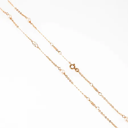 Långt collier i 18K guld: Ankarkedja med länkar i genombrutet mönster och sju odlade vita pärlor Ø 5 mm. Det är 70 cm långt, 2 - 5 mm brett och väger 7,3g. Stämplad Uno-A-Erre, 750 & svensk importstämpel. Springring.