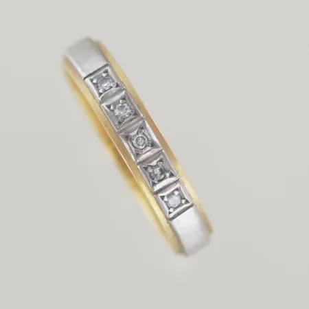 Ring med diamanter 0,01 x5, Ø 18½ mm, bredd 4 mm, 18K Vikt: 3,8 g