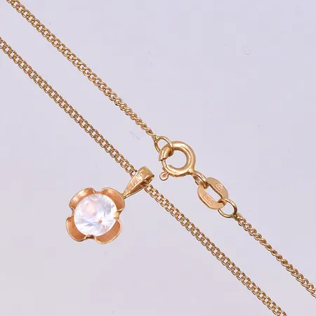 Kedja Pansar med hänge vit sten, längd på kedja 47 cm och bredd 1 mm, längd på hänget 14 mm och bredd 9 mm, 18K. Vikt: 3,4 g