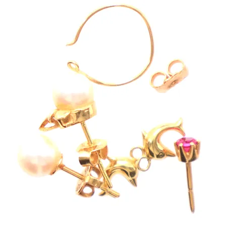 4 singel örhängen 2 hängen 1 stopp. 18k Vikt: 3,3 g