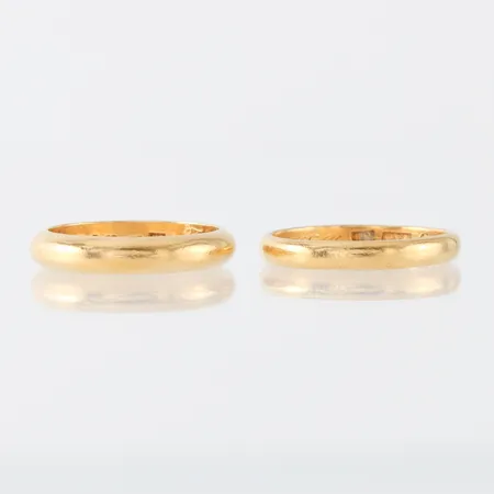 Ringar 2 st med gravyrer,23k. Vikt: 14,6 g